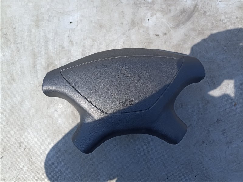 Airbag водительский Mitsubishi Legnum EA1W (б/у)