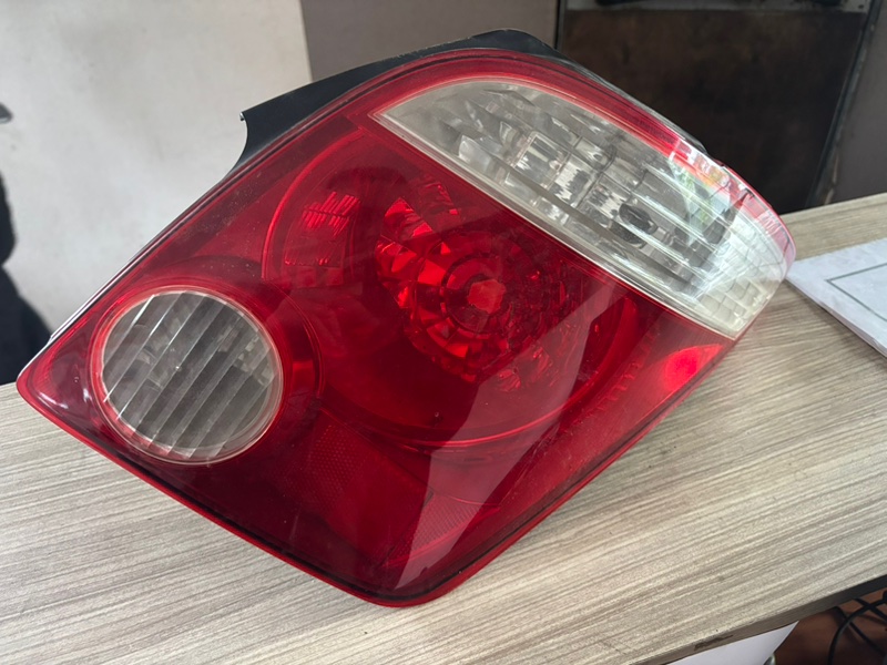 Стоп-сигнал Toyota Ist NCP60 правый (б/у)