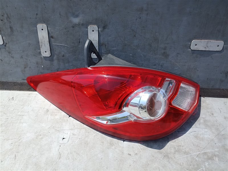 Стоп-сигнал NISSAN TIIDA C11 левый (б/у)