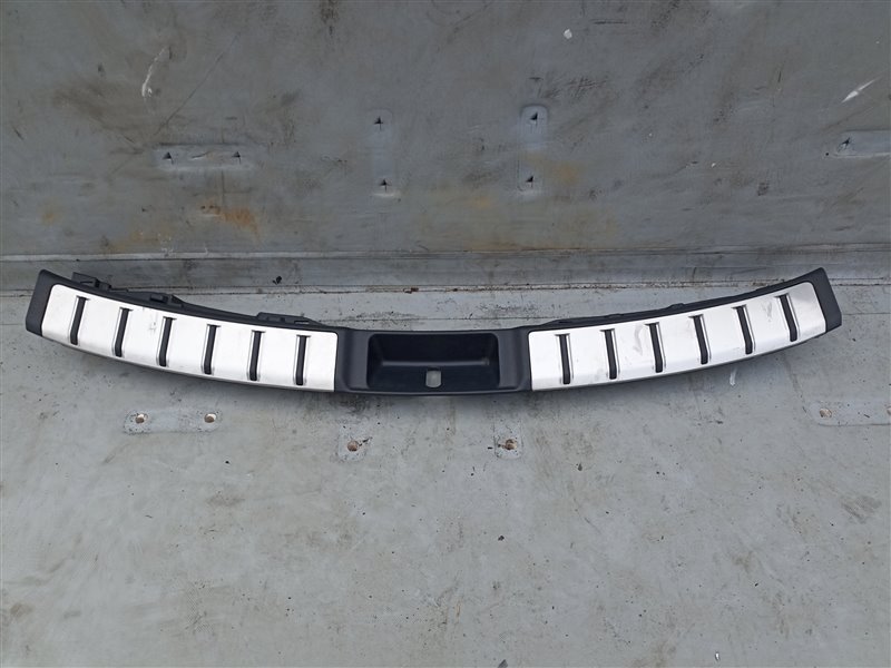 Накладка замка багажника Lexus Nx350 TAZA25 (б/у)