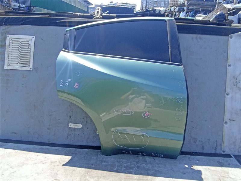 Дверь Honda Vezel RU1 задняя правая (б/у)