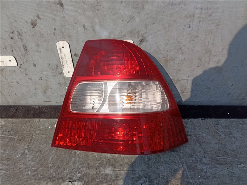Стоп-сигнал TOYOTA COROLLA NZE121 правый (б/у)