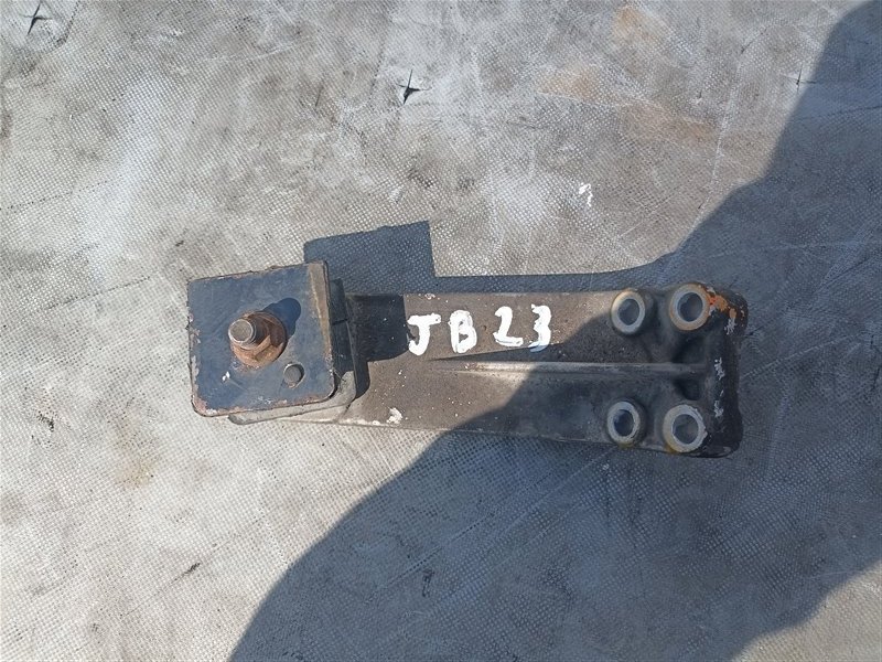 Крепление раздаточной коробки Suzuki Jimny JB23W K6AT (б/у)