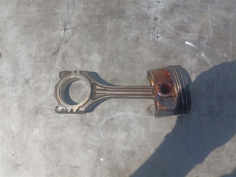 Поршень Volkswagen Golf 6 5K1 CAVD (б/у)