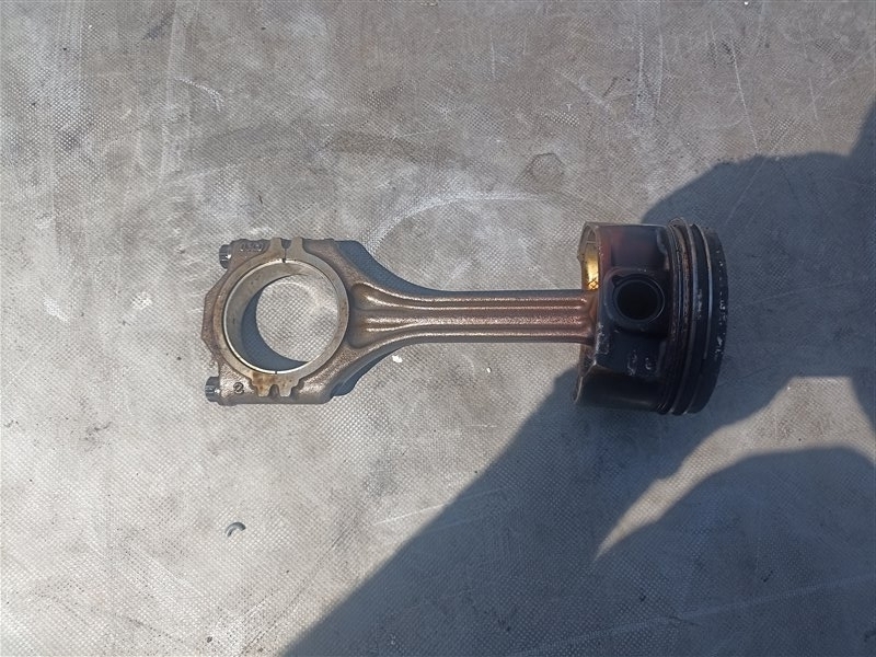 Поршень Volkswagen Golf 6 5K1 CAVD (б/у)