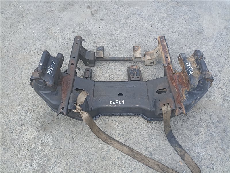 Балка под двс MITSUBISHI CANTER FB501B 4M40 (б/у)