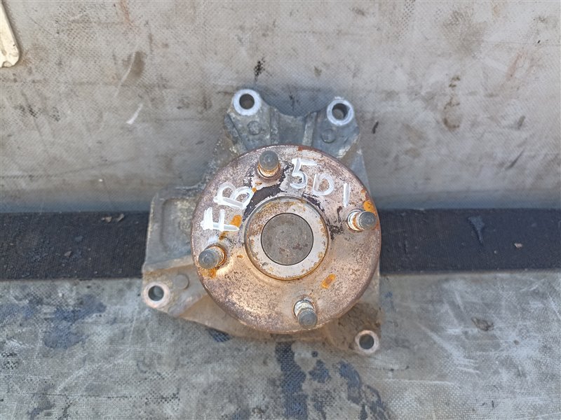 Помпа MITSUBISHI CANTER FB501B 4M40 (б/у)