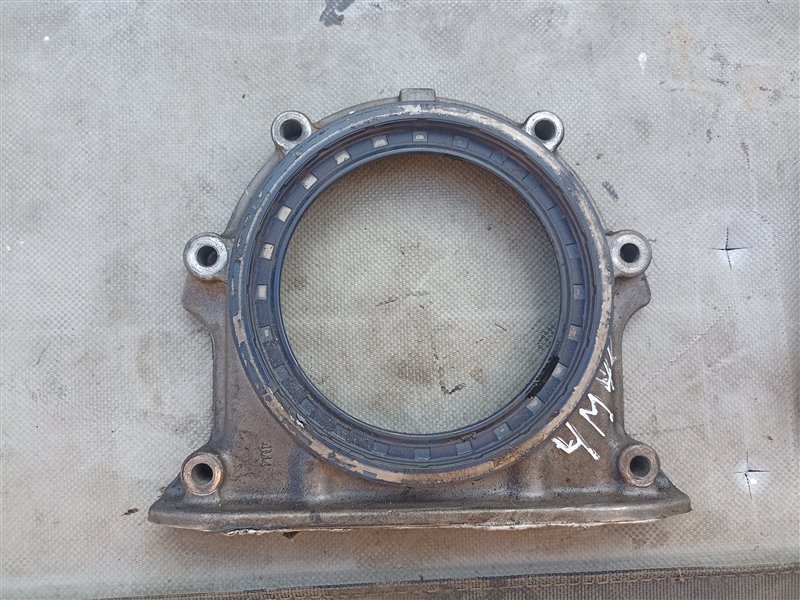 Корпус сальника коленвала MITSUBISHI CANTER FB501B 4M40 задний (б/у)