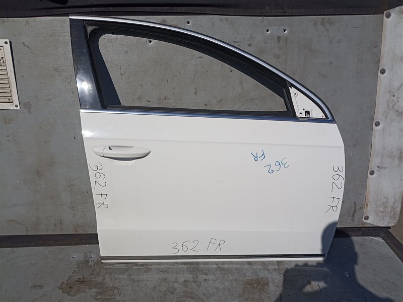 Дверь VOLKSWAGEN PASSAT B7 передняя правая (б/у)