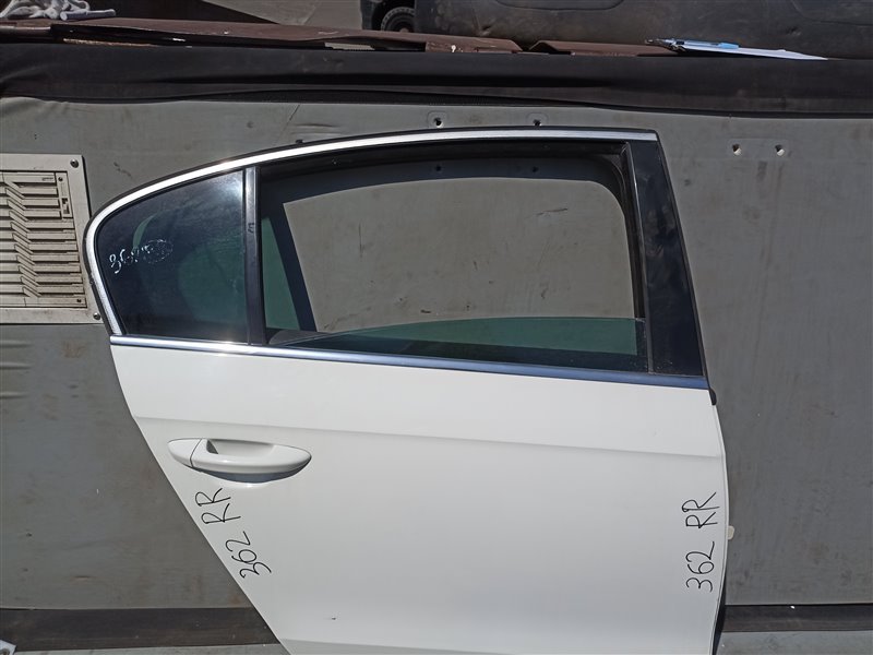 Дверь VOLKSWAGEN PASSAT B7 задняя правая (б/у)