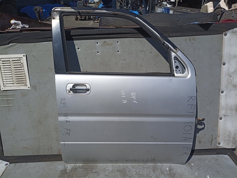 Дверь HONDA STEPWGN RF1 передняя правая (б/у)