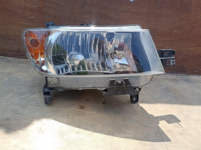 Фара TOYOTA BB QNC20 правая (б/у)
