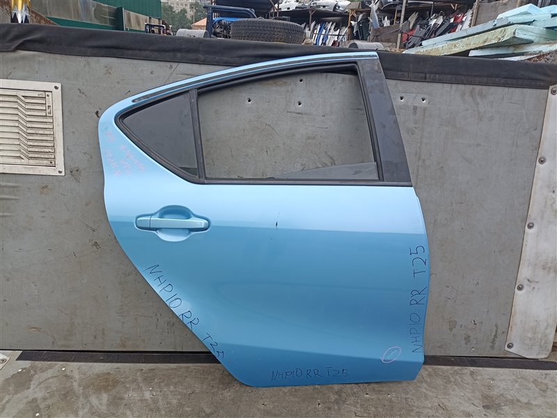 Дверь TOYOTA AQUA NHP10 задняя правая (б/у)