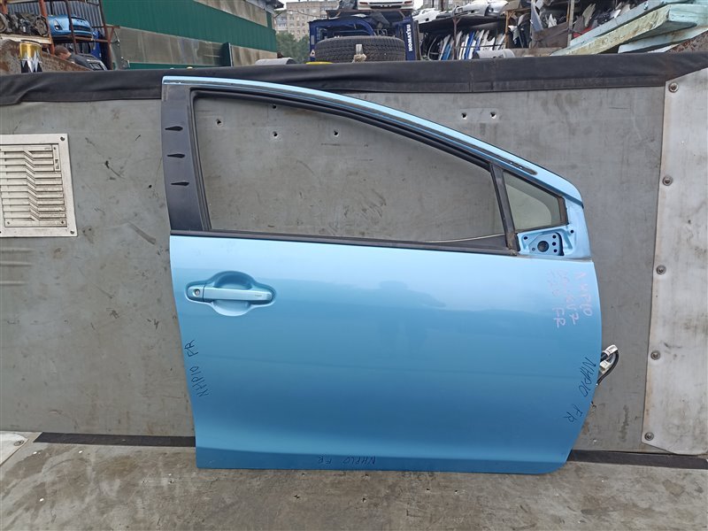 Дверь TOYOTA AQUA NHP10 передняя правая (б/у)