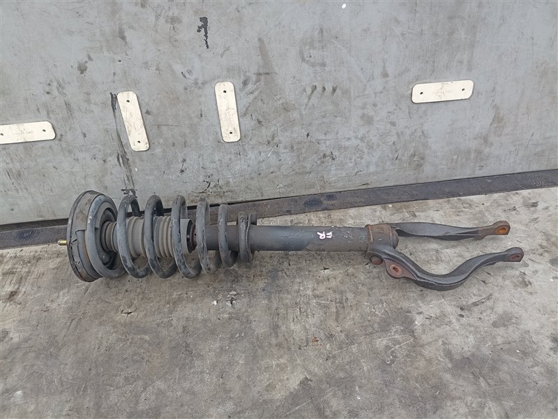 Стойка MITSUBISHI DIAMANTE F31A 6G73 передняя правая (б/у)