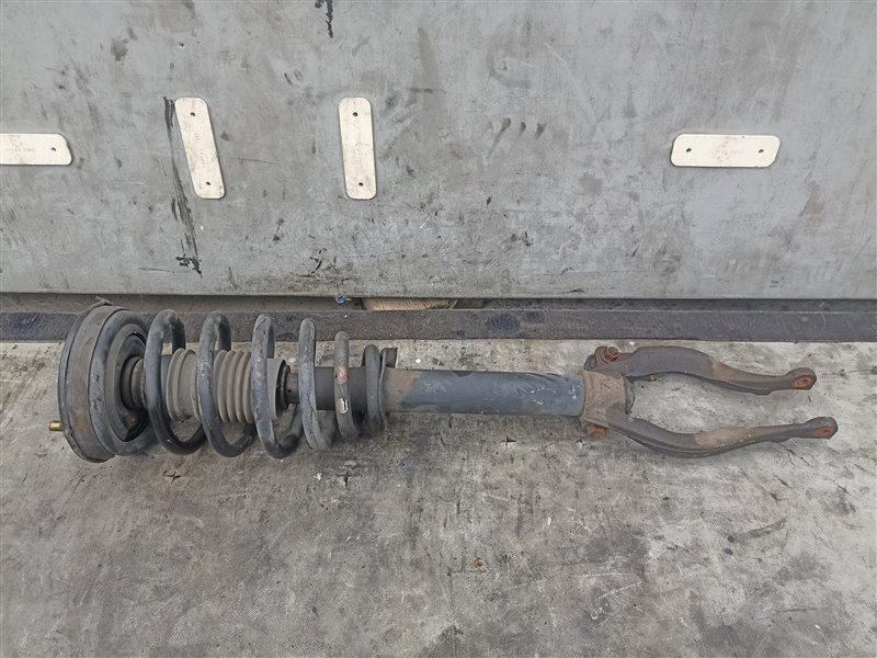 Стойка MITSUBISHI DIAMANTE F31A 6G73 передняя левая (б/у)