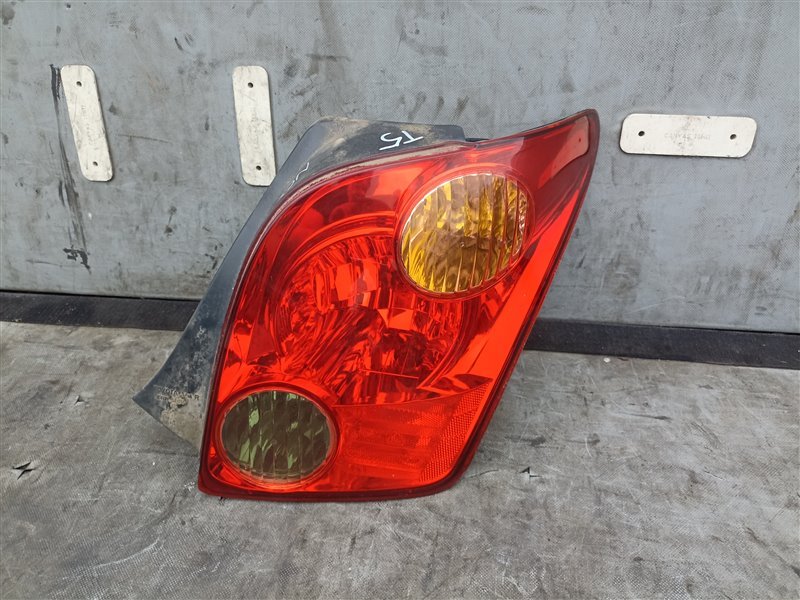 Стоп-сигнал TOYOTA IST NCP60 правый (б/у)