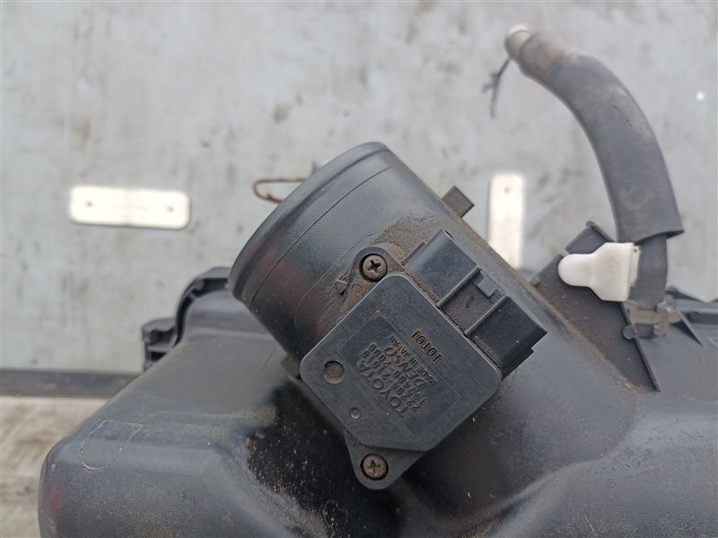 Расходомер воздушный TOYOTA HARRIER MCU10 1MZ-FE (б/у)