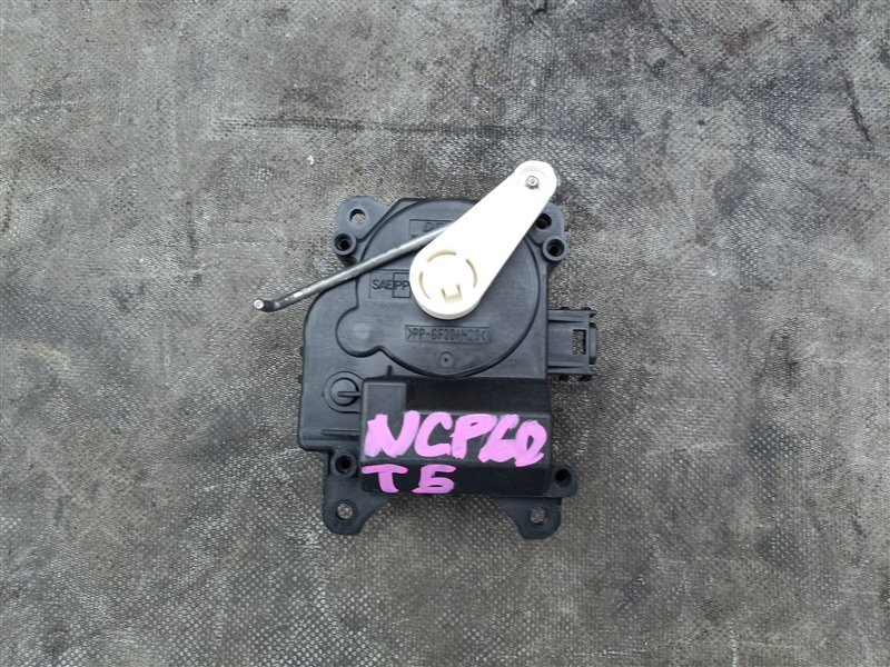 Сервопривод заслонок печки TOYOTA IST NCP60 (б/у)