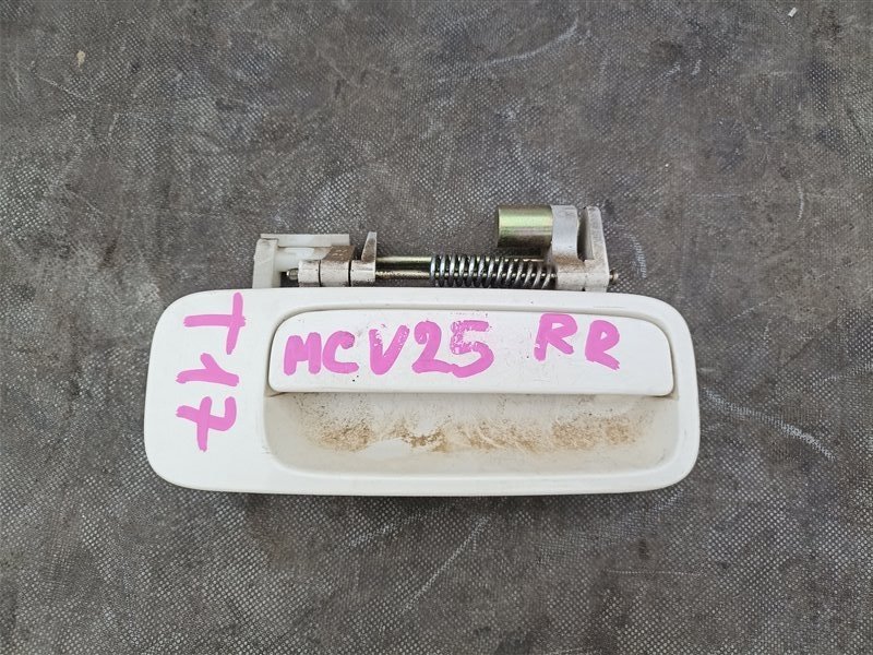 Ручка двери внешняя TOYOTA MARK II QUALIS MCV20 задняя правая (б/у)