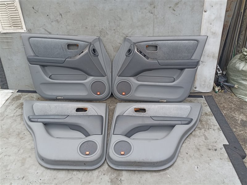 Обшивка дверей TOYOTA HARRIER MCU10 (б/у)