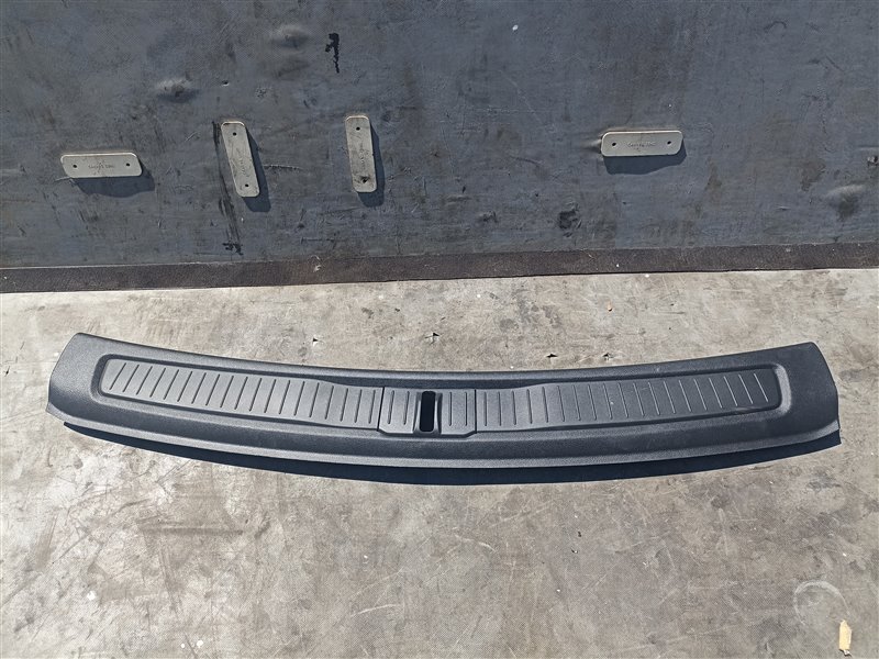 Накладка замка багажника JEEP GRAND CHEROKEE L WL (б/у)