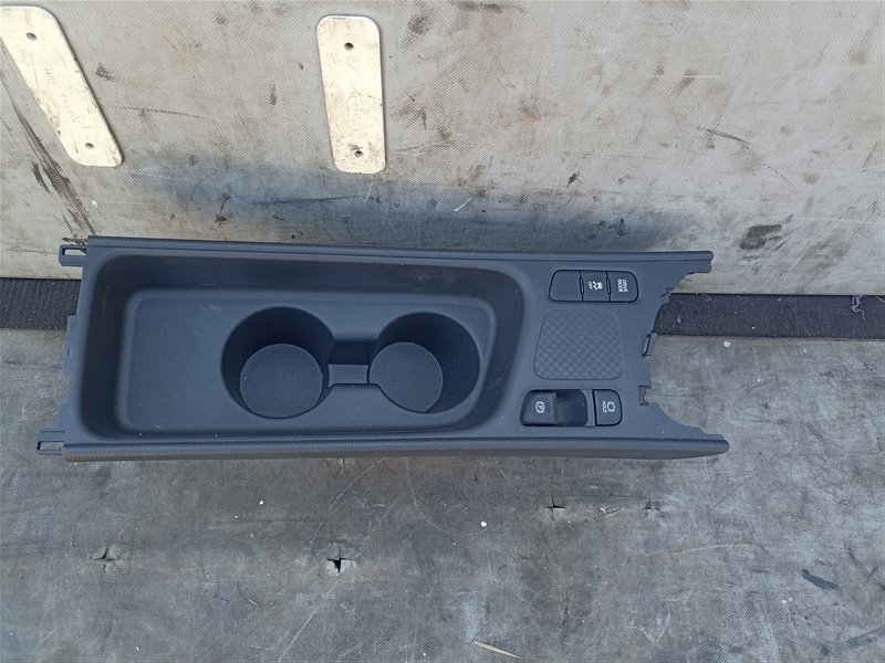 Подстаканник TOYOTA YARIS CROSS MXPB10 (б/у)