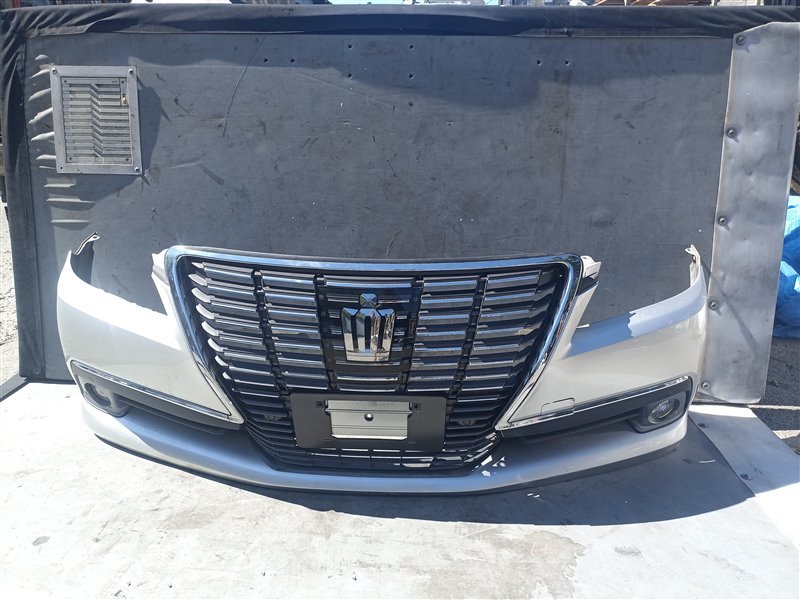 Бампер TOYOTA CROWN AWS210 передний (б/у)