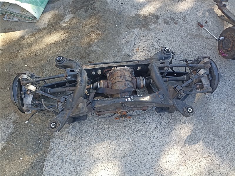 Балка TOYOTA CROWN AWS210 2AR-FSE задняя (б/у)
