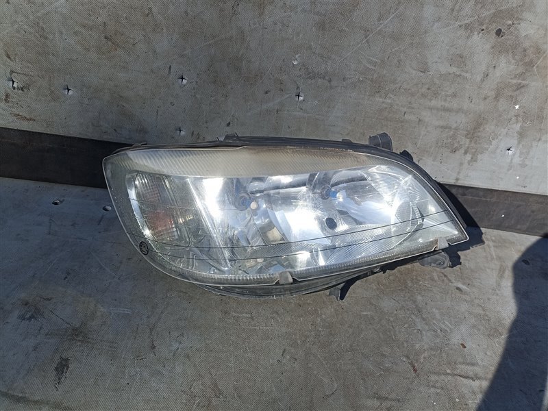 Фара SUBARU TRAVIQ XM182 правая (б/у)
