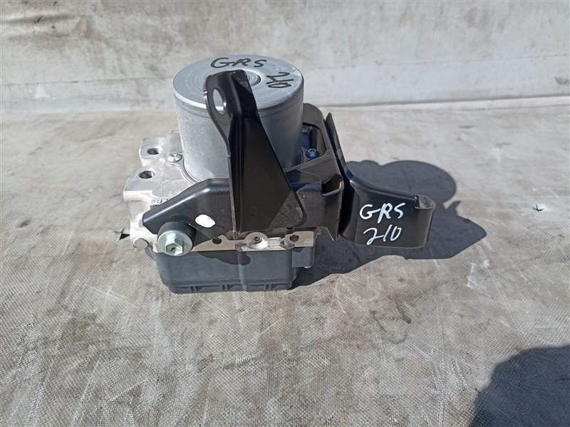 Блок abs TOYOTA CROWN GRS210 4GR-FSE (б/у)