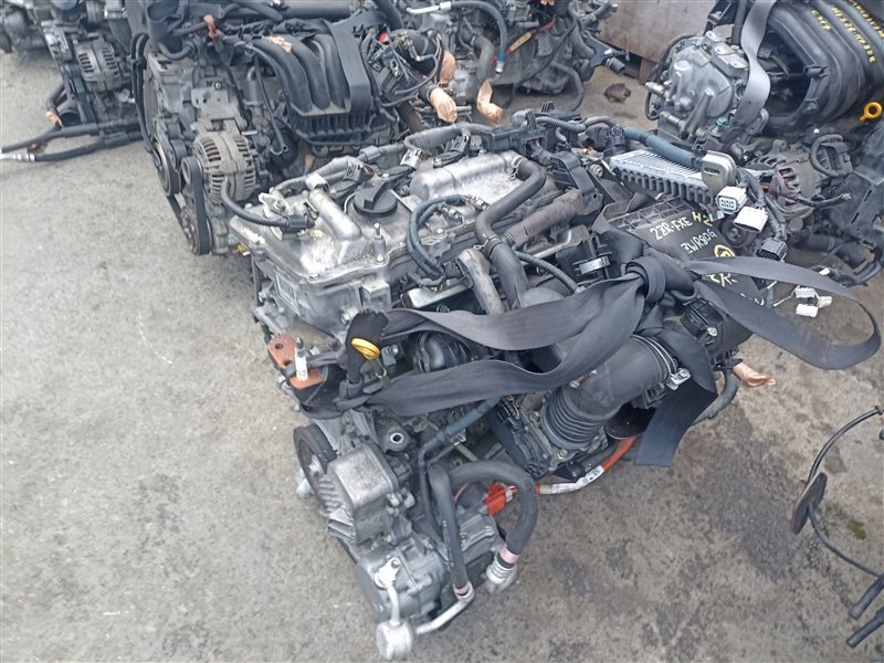 Двигатель TOYOTA ESQUIRE ZWR80 2ZR-FXE 8249106 (б/у)