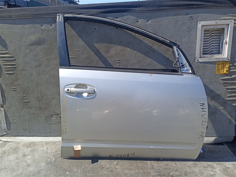Дверь TOYOTA PRIUS NHW20 передняя правая (б/у)