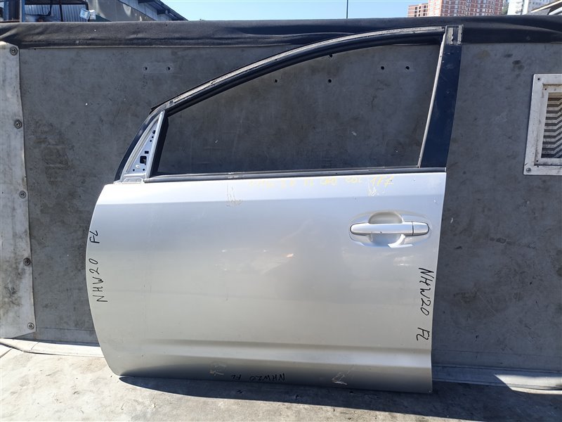 Дверь TOYOTA PRIUS NHW20 передняя левая (б/у)