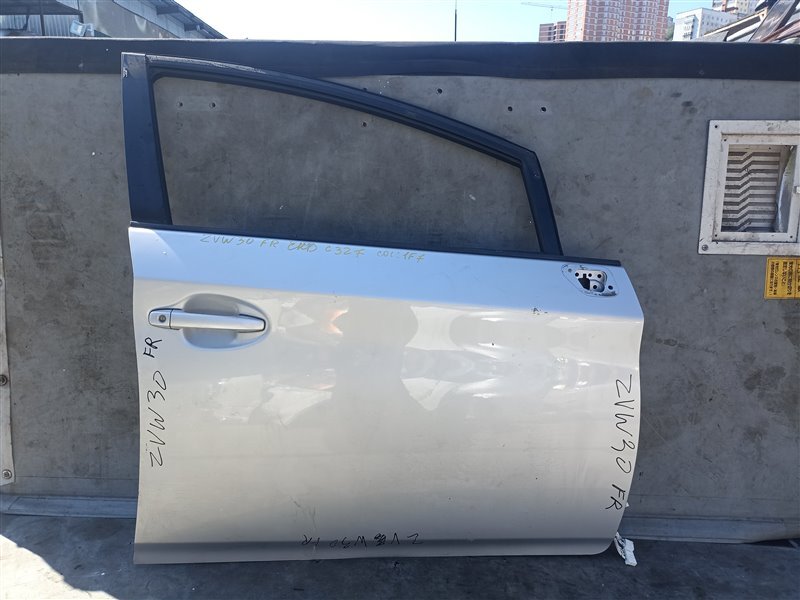 Дверь TOYOTA PRIUS ZVW30 передняя правая (б/у)