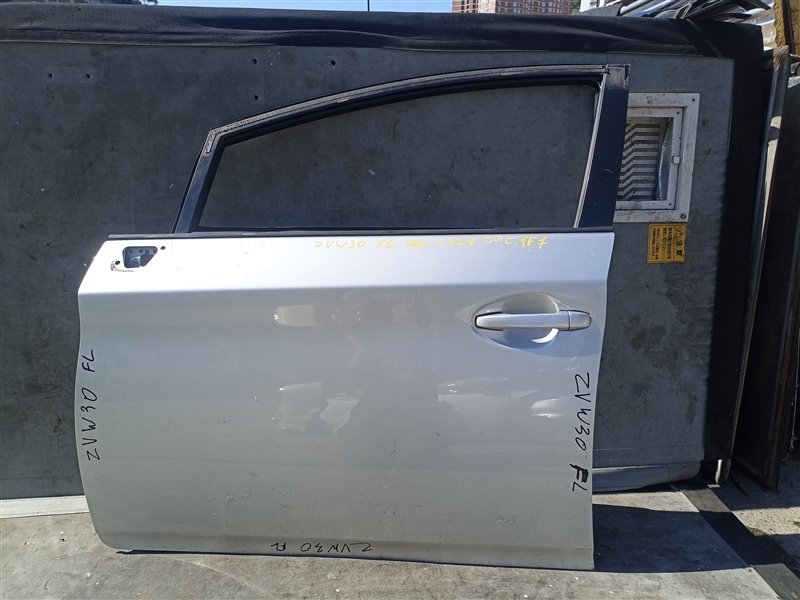 Дверь TOYOTA PRIUS ZVW30 передняя левая (б/у)
