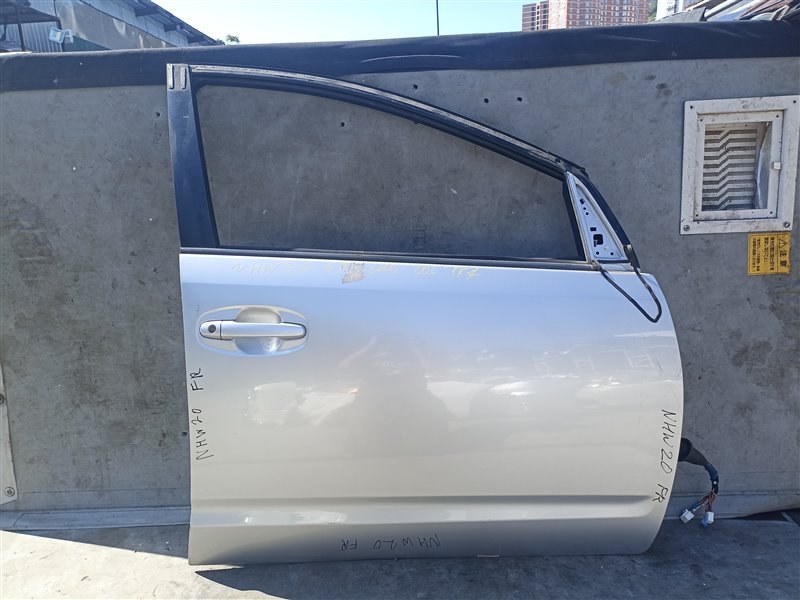 Дверь TOYOTA PRIUS NHW20 передняя правая (б/у)