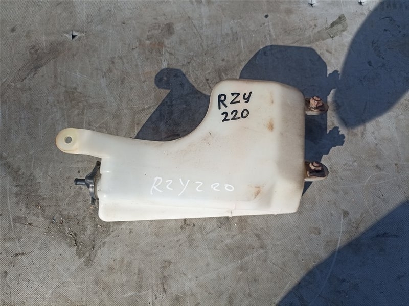 Бачок расширительный TOYOTA TOYOACE RZY220 1RZ-E (б/у)