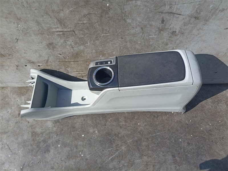 Бардачок между сиденьями TOYOTA PRIUS ALPHA ZVW41 (б/у)