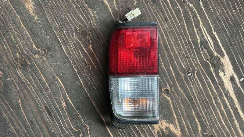Стоп-сигнал MAZDA BONGO SK82M правый (б/у)