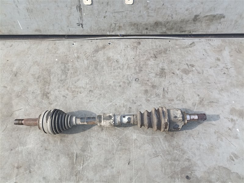 Привод TOYOTA COROLLA AXIO NZE141 1NZ-FE передний левый (б/у)