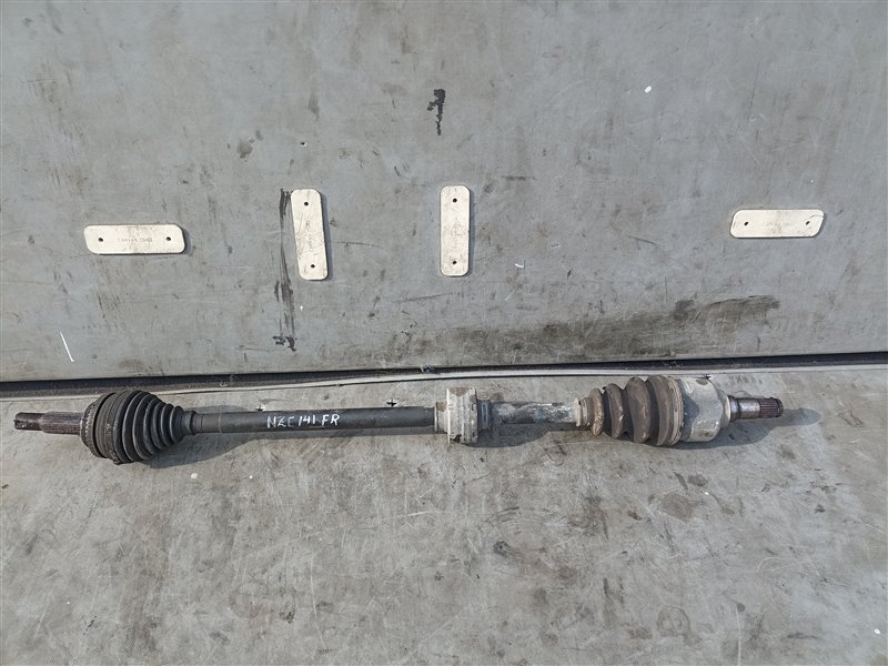 Привод TOYOTA COROLLA AXIO NZE141 1NZ-FE передний правый (б/у)