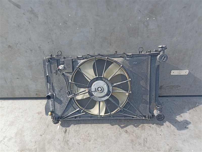 Радиатор основной TOYOTA COROLLA AXIO NZE141 1NZ-FE (б/у)