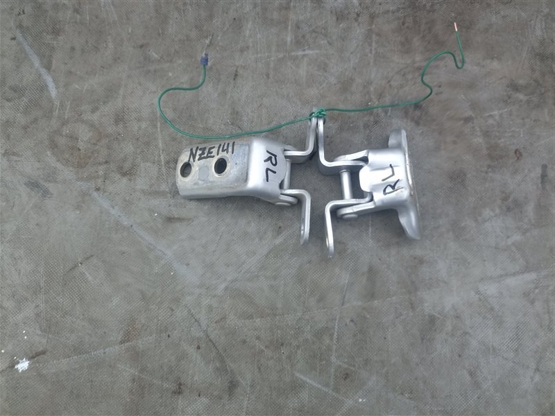 Петля дверная TOYOTA COROLLA FIELDER NZE141 задняя левая (б/у)