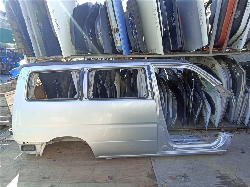 Крыло HONDA STEPWGN RF1 заднее правое (б/у) Крыло HONDA STEPWGN RF1 заднее правое (б/у)