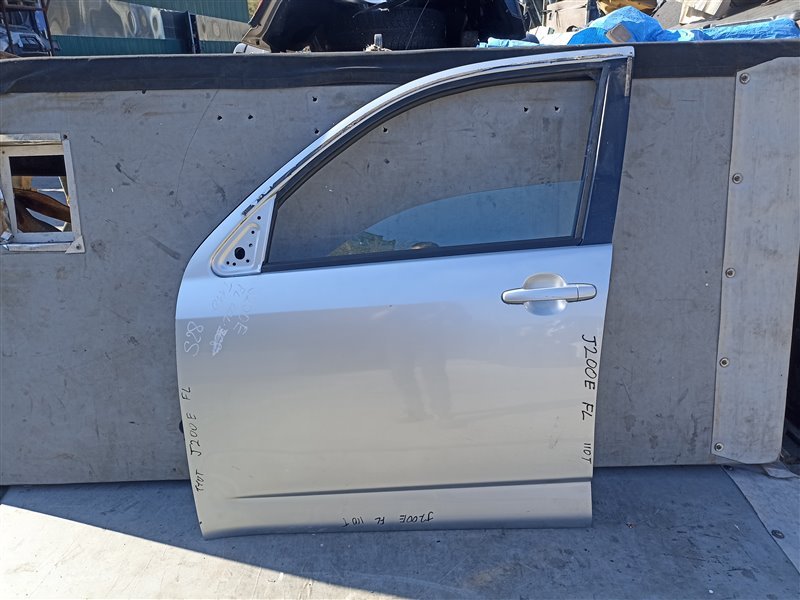 Дверь TOYOTA RUSH J200E передняя левая (б/у) Дверь TOYOTA RUSH J200E передняя левая (б/у)