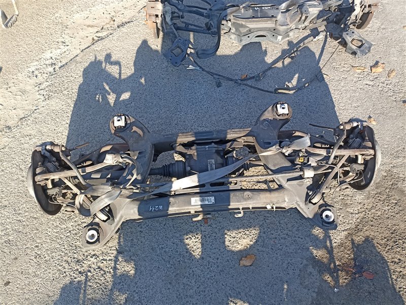 Балка MERCEDES E-CLASS W211 272.922 (M272E25) задняя (б/у) Балка MERCEDES E-CLASS W211 272.922 (M272E25) задняя (б/у)