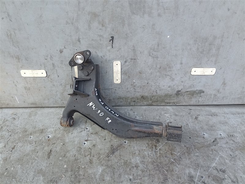 Рычаг NISSAN LARGO NW30 KA24DE передний правый (б/у)