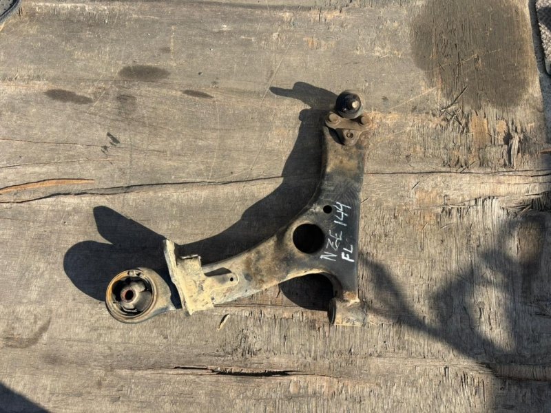 Рычаг TOYOTA COROLLA AXIO NZE144 передний левый (б/у)