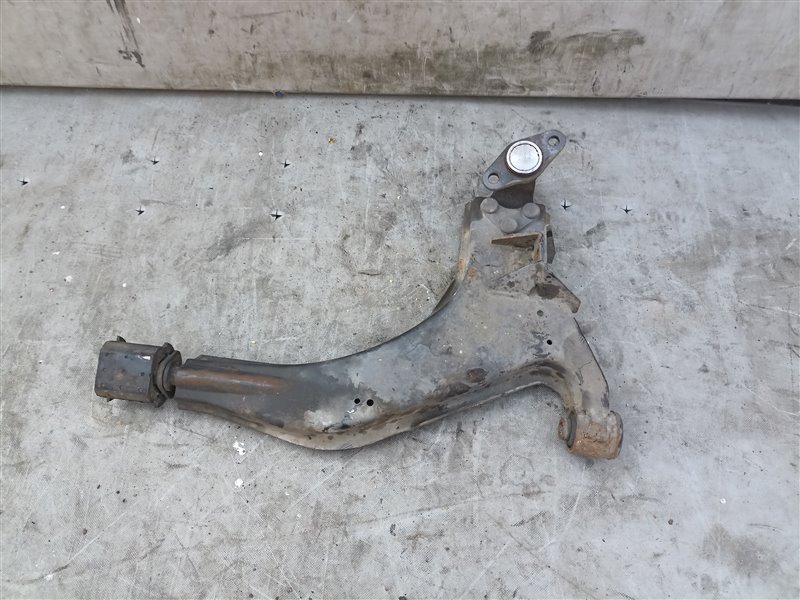 Рычаг NISSAN LARGO NW30 KA24DE передний левый (б/у)